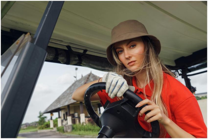 A stylish woman with blonde hair in a bucket hat d
