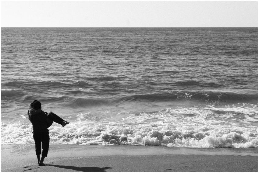 A couple enjoys a moment by the sea on a Chilean b