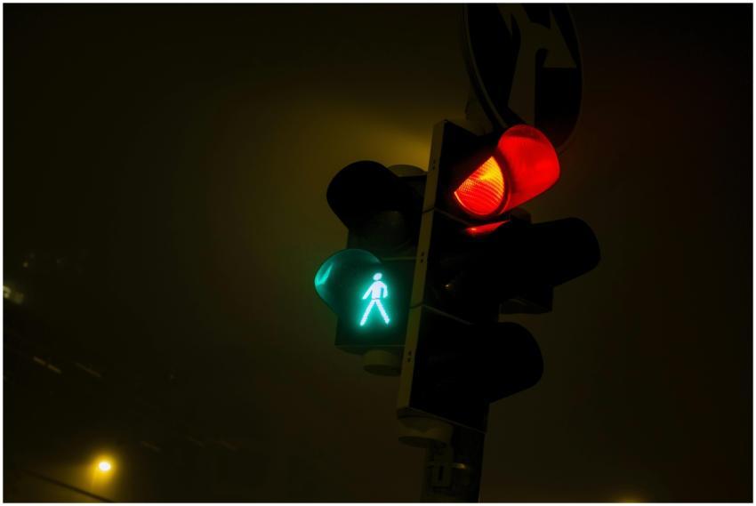 Red and green traffic lights at night in Bratislav