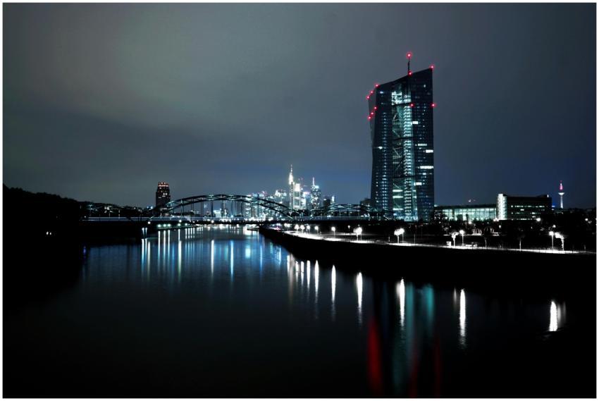 Stunning view of Frankfurt's illuminated skyline r