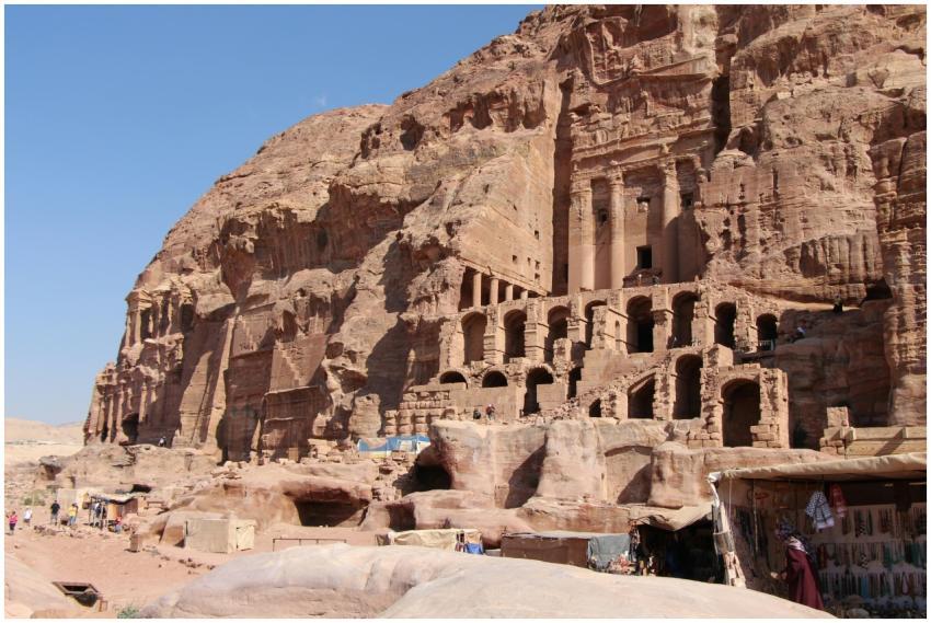Discover the carved cliffs and ancient architectur