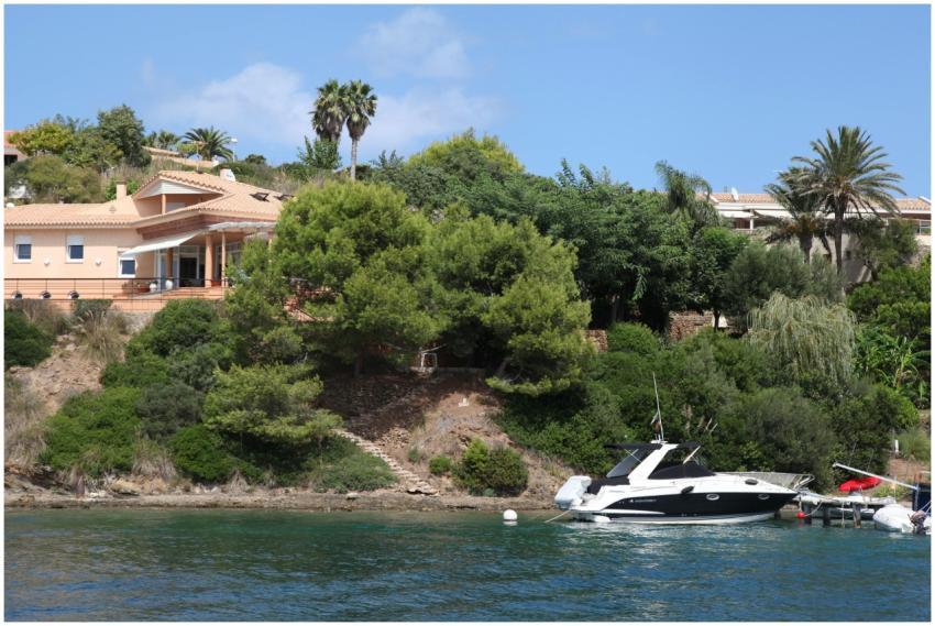 Charming villa on the waterfront of Ciudadela de M