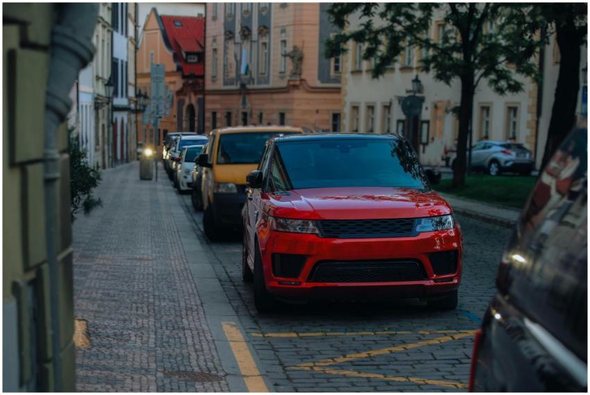 Street view in a city with parked cars, highlighti