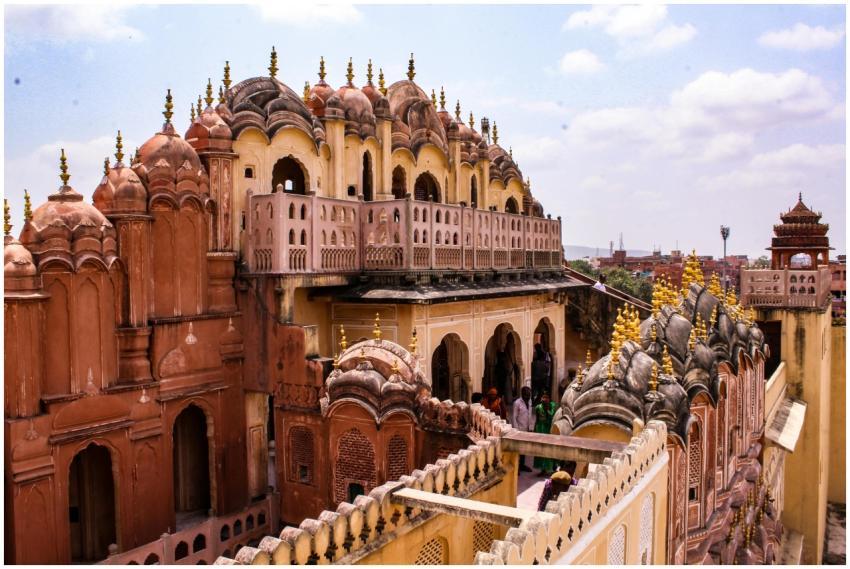 Stunning view of the historic Hawa Mahal in Jaipur