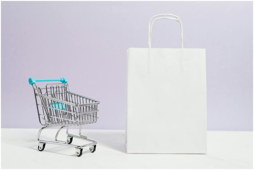 Minimalist image of a white shopping bag and mini