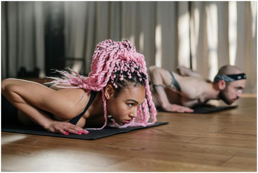 Fitness enthusiasts with vibrant hair in a yoga cl