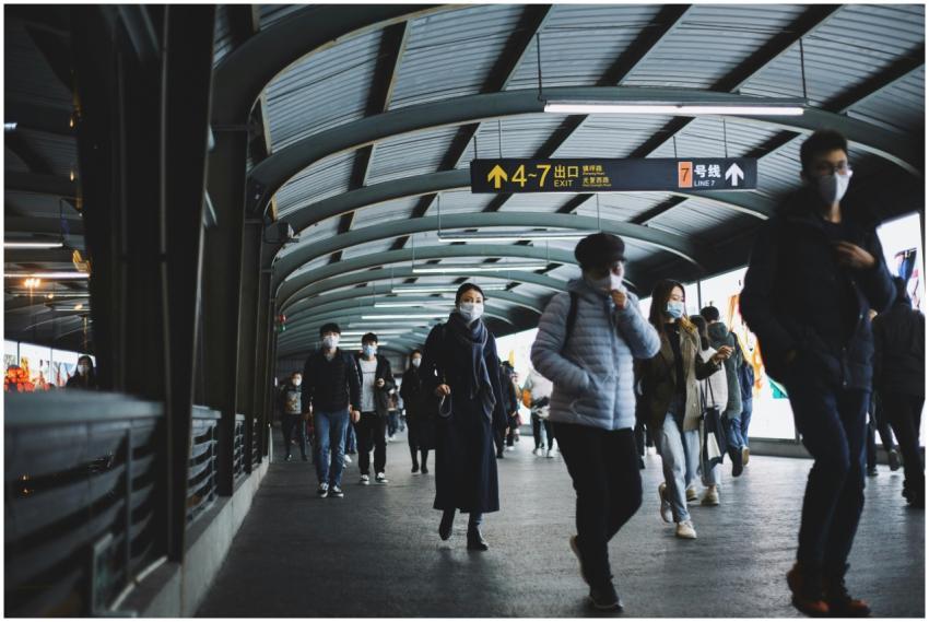 Commuters wearing masks at bustling Shanghai subwa