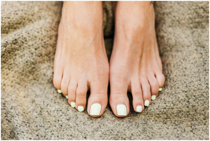 Aesthetic close-up of feet with painted toenails r