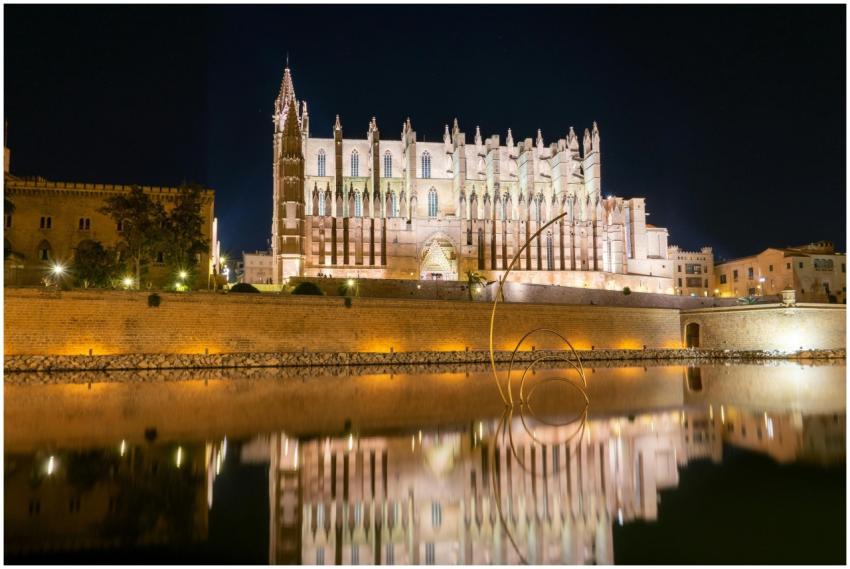 Stunning night view of the illuminated Gothic cath
