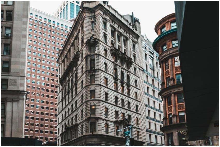 Dynamic view of architectural buildings in downtow