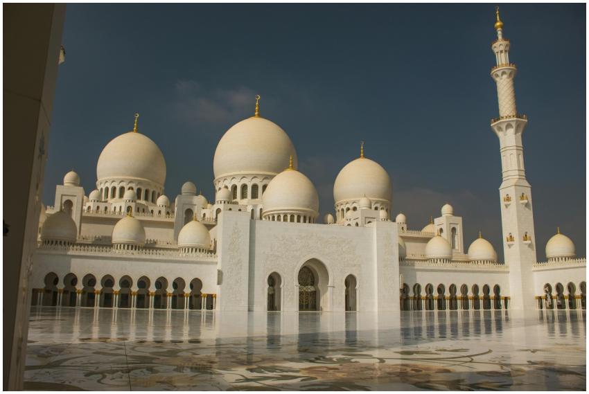 Stunning view of Sheikh Zayed Grand Mosque in Abu