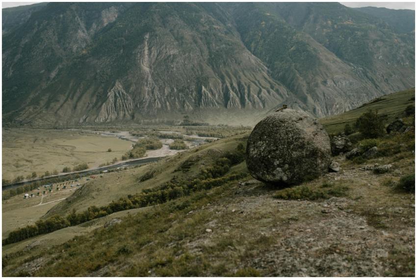 Captivating view of a vast mountainous landscape f