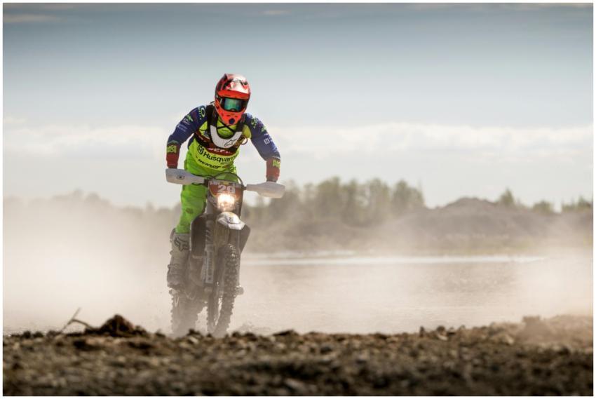 Dynamic offroad motorbike racing with dust trails