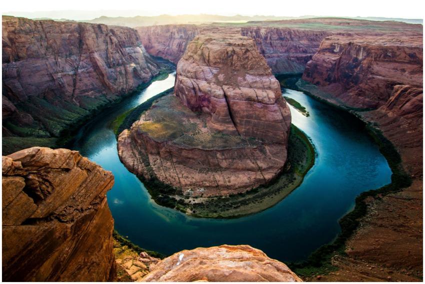 Breathtaking view of Horseshoe Bend with a tranqui