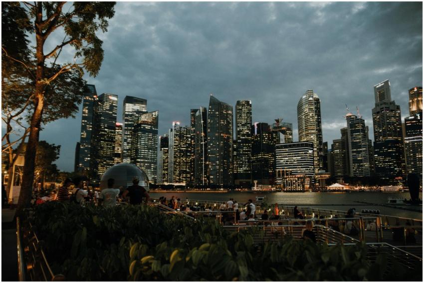 Captivating view of the Singapore skyline at twili