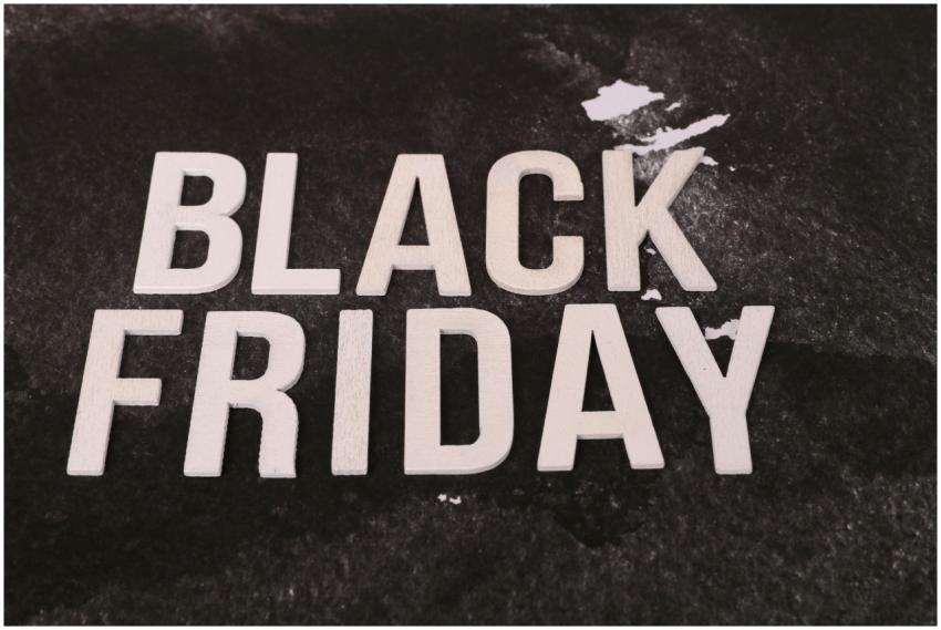 Black Friday Sale Text