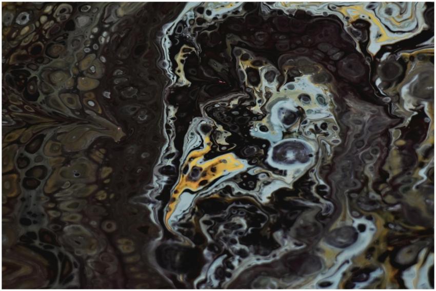 Dynamic abstract painting with fluid patterns and