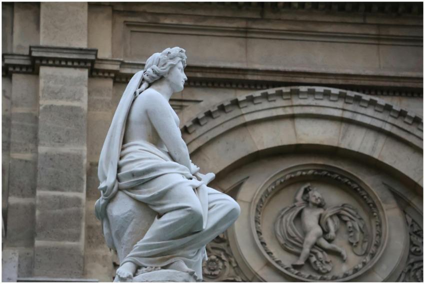 Capture of a marble statue against a historical Vi