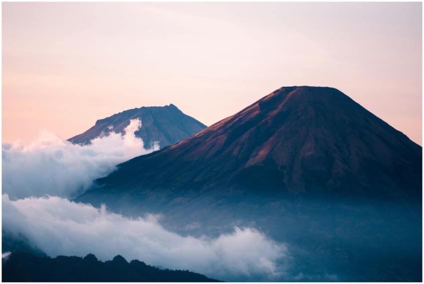 Capture of Mount Sumbing in Indonesia during sunri