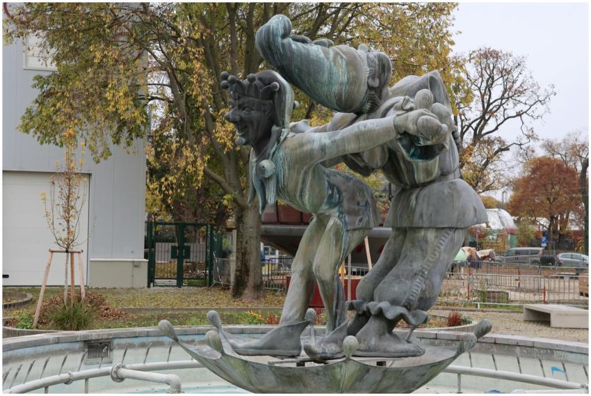 A playful clown statue in a Vienna park during aut
