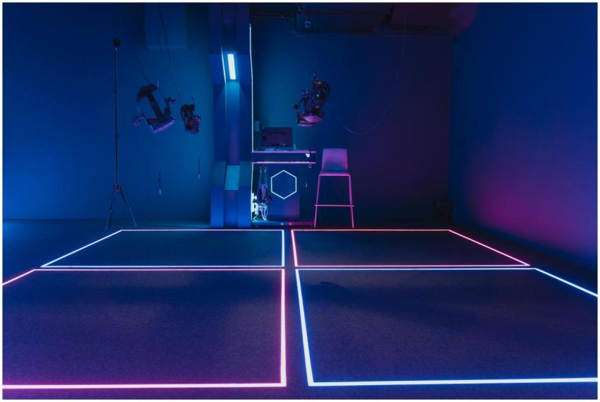 Explore a cutting-edge VR gaming room featuring vi