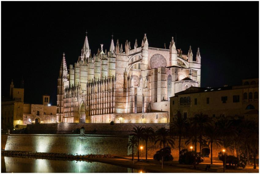 Illuminated gothic Palma Cathedral in Mallorca, Sp
