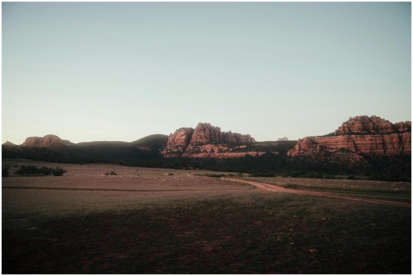 Captivating sunset view of Utah's desert landscape