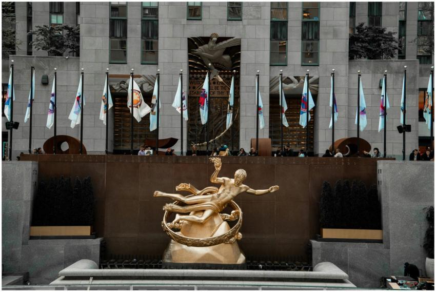 A stunning view of the Prometheus statue, Rockefel