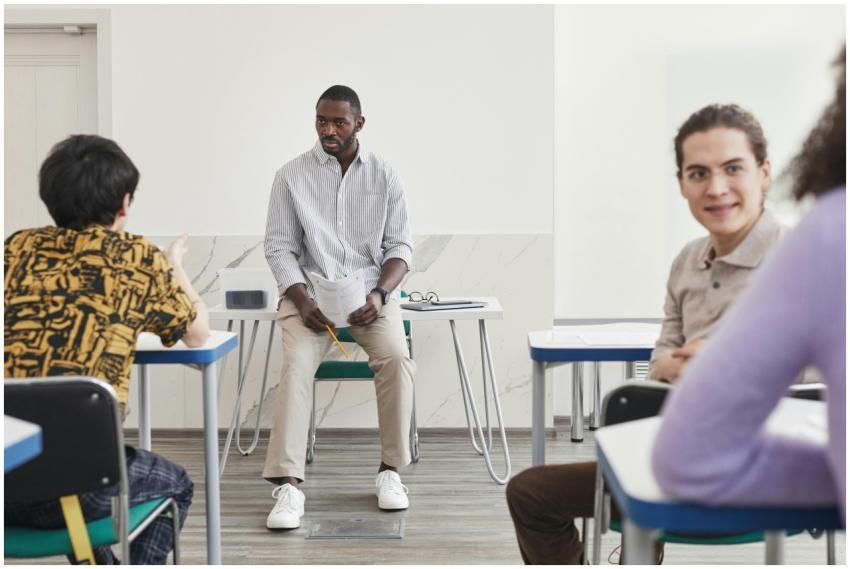 A teacher leads an interactive discussion with div