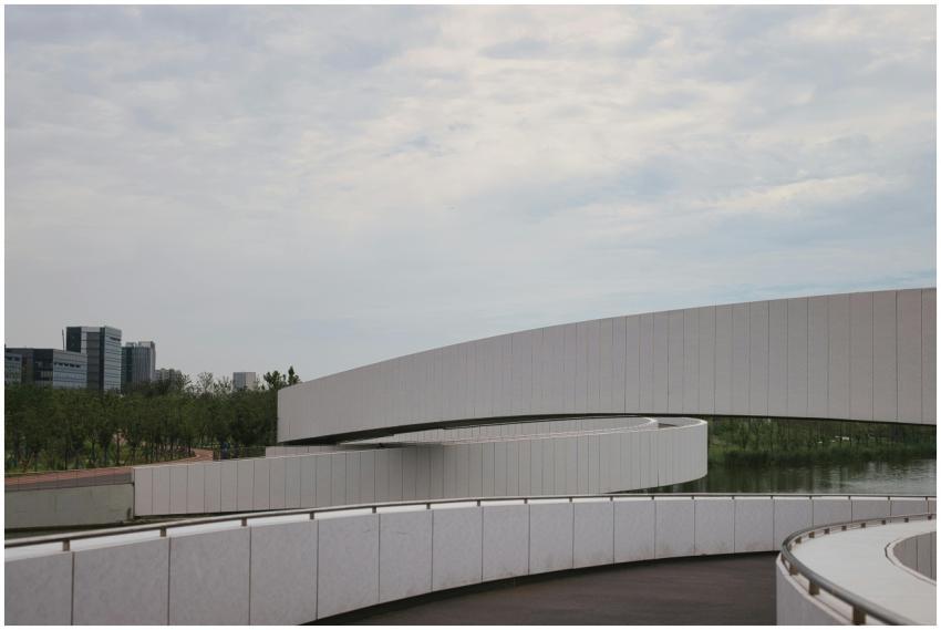 Curved modern bridge in Nanhuixincheng Town, Shang