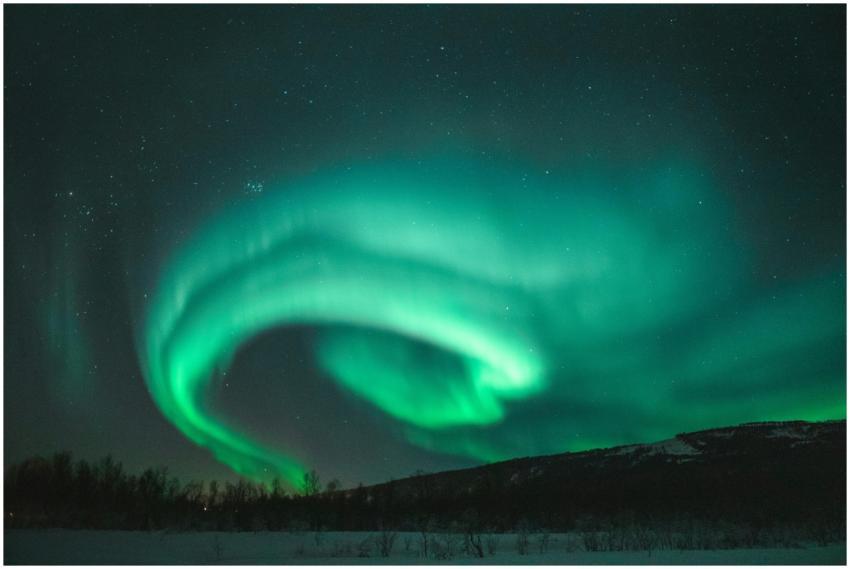 Captivating view of the Northern Lights dancing ab
