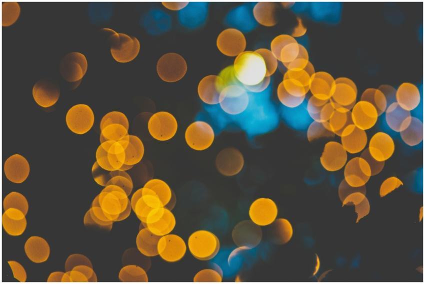 A mesmerizing display of golden bokeh lights again