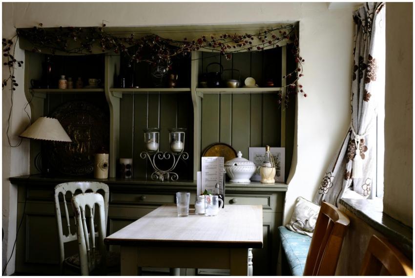 Charming vintage dining room interior featuring el