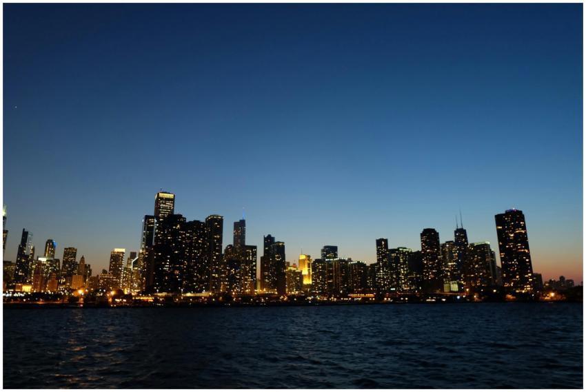Capture of Chicago's skyline at dusk with illumina