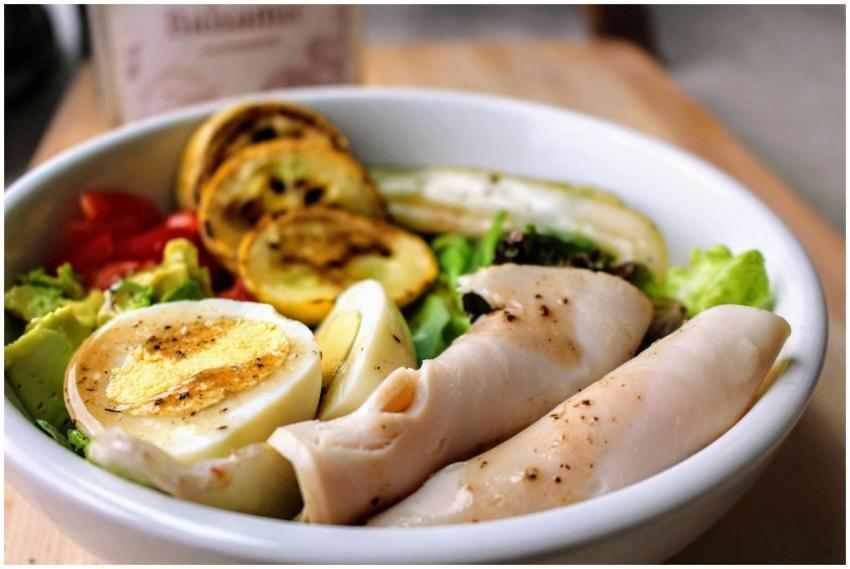 A tasty and nutritious salad featuring eggs, tomat