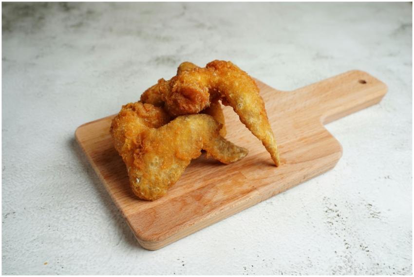 Delicious golden brown fried chicken wings served