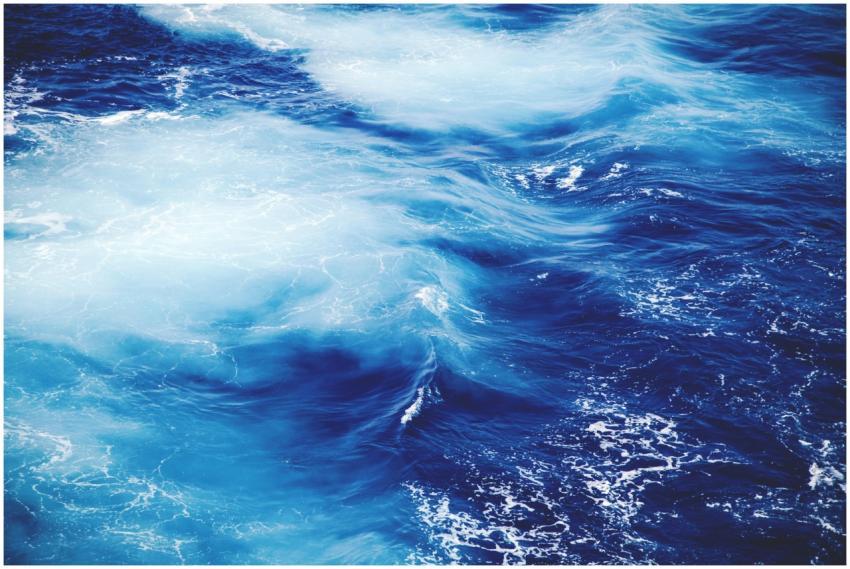 Dynamic and vibrant view of ocean waves, showcasin