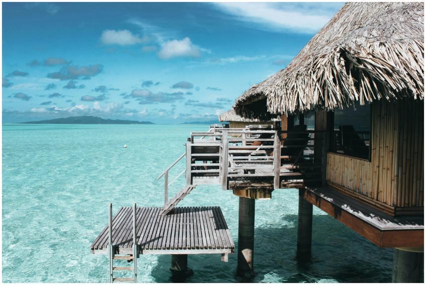 Scenic overwater bungalow in Vaitāpē, French Polyn