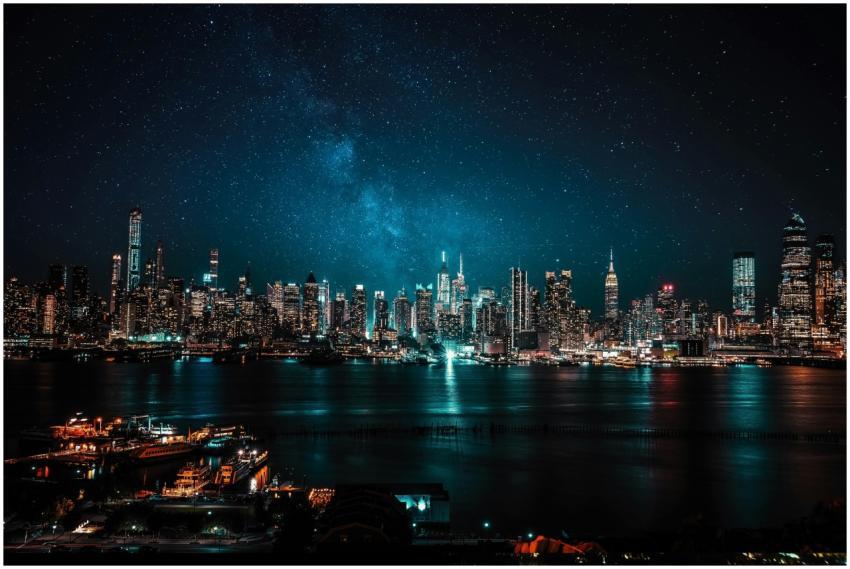 A mesmerizing view of New York City's illuminated