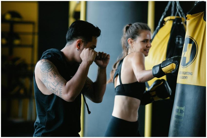 Focused boxing practice with trainer and trainee i