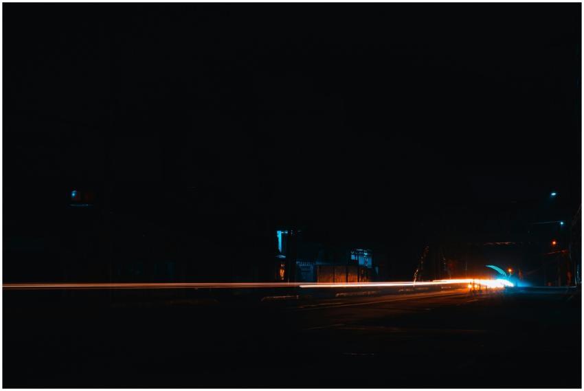 Dynamic long exposure of light streaks in a city a