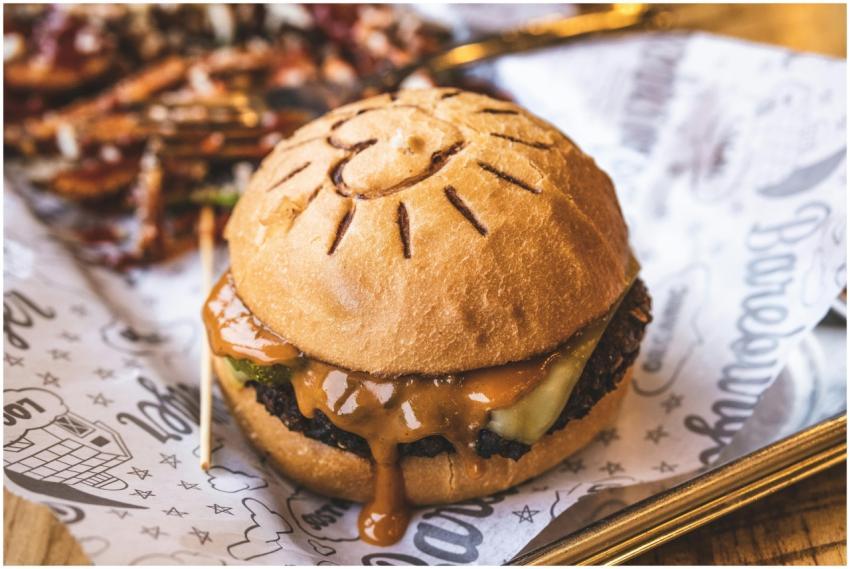 A delicious gourmet cheeseburger with a unique toa