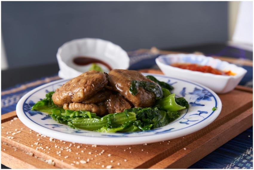 Delicious vegetarian meal featuring sautéed mushro