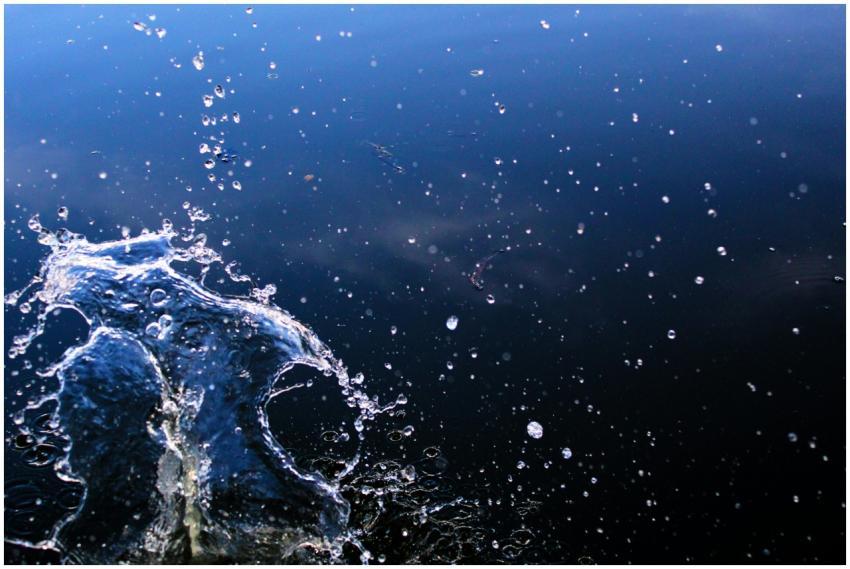 Captivating image of a water splash against a dark