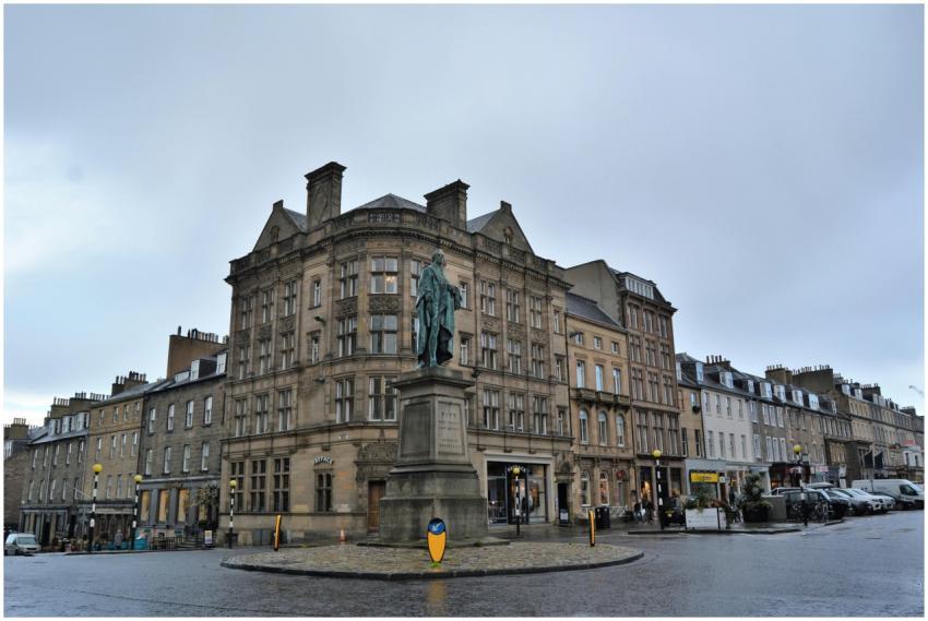 Historic Square Statue Edinburgh