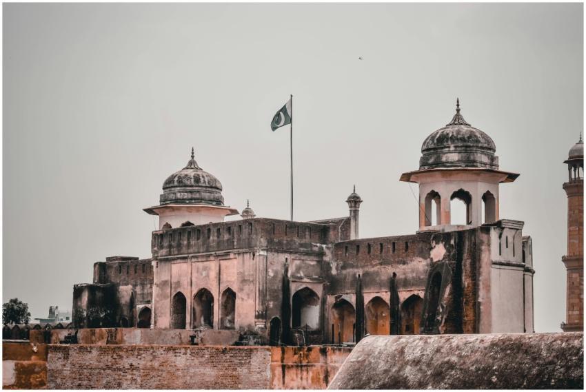 Explore the majestic Lahore Fort, a UNESCO World H
