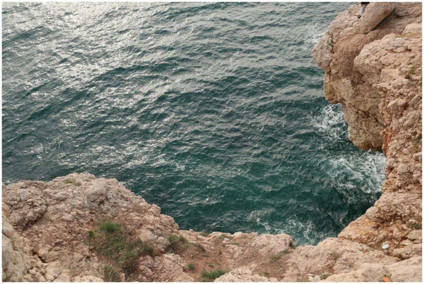 A stunning view of the sea waves crashing against