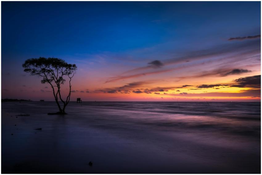 A beautiful sunset over the ocean with a silhouett