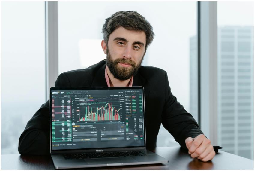 Businessman in office analyzing stock market tradi