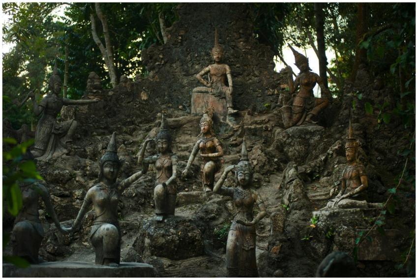 Stone sculptures depicting ancient Thai culture su
